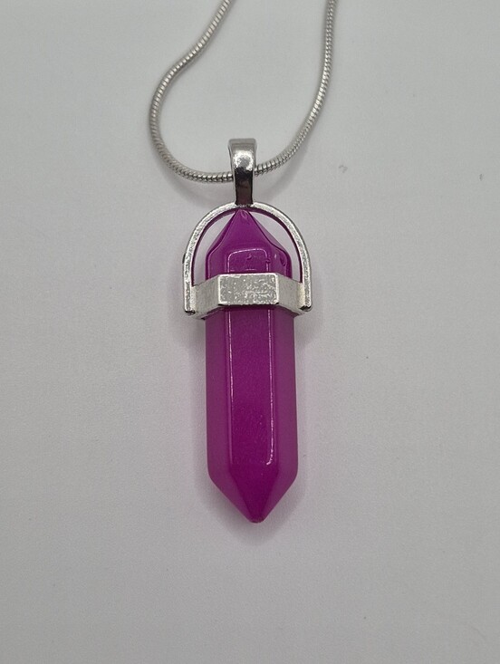 Jewelry - GORGEOUS Bright Magenta Hexagon CRYSTAL Point Pendant Necklace